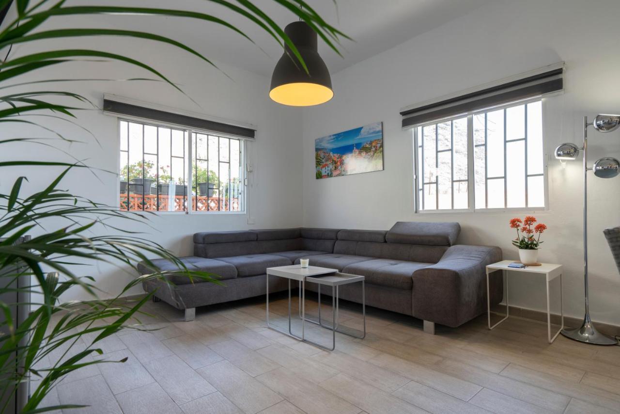 Casa de vacances Spacious House With Huge Terrace Facing The Sea *