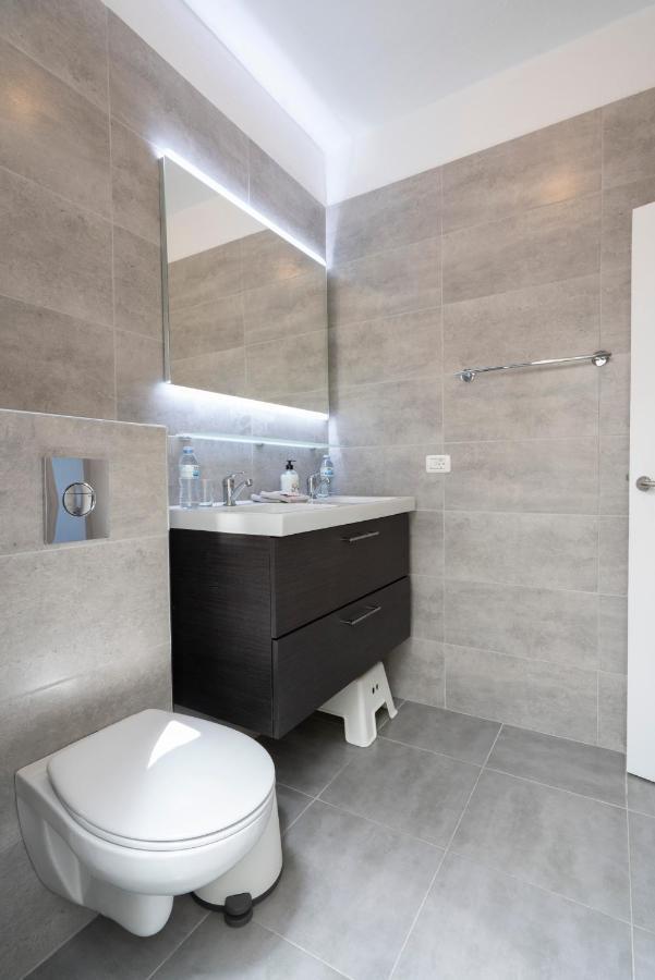 Spacious House With Huge Terrace Facing The Sea Holiday home Bocacangrejo